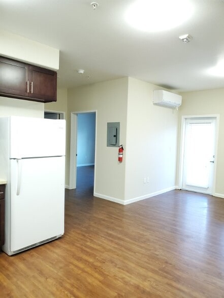 Building Photo - 2209 E 8th St