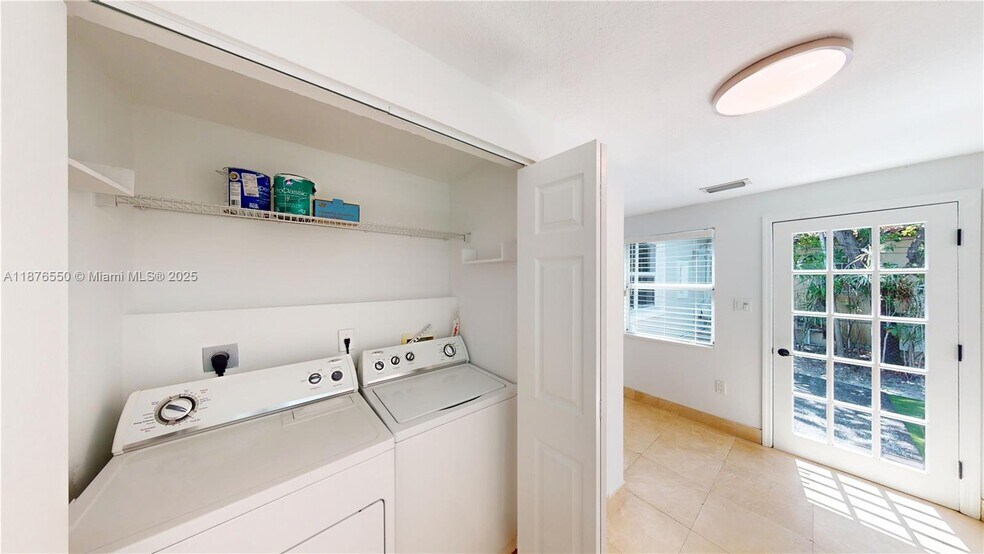 Building Photo - 7 Montilla Ave