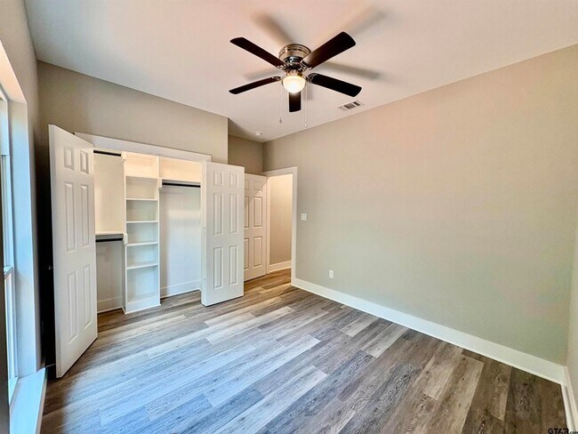 Building Photo - 682 el Paso Dr