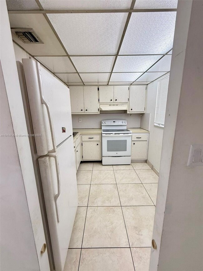 Building Photo - 15600 NW 7th Ave