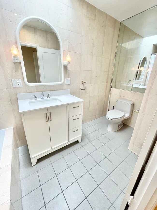 Building Photo - Beautiful 3 Bed / 2 Bath Sunset/Parkside Home!