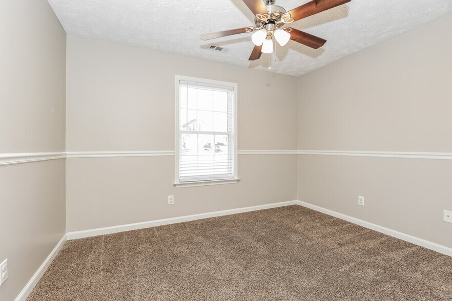 Building Photo - 825 Chaney Woods Dr