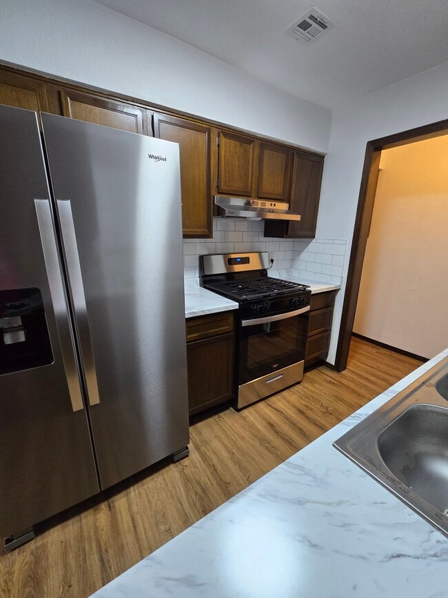 Building Photo - 513 N Roosevelt Ave