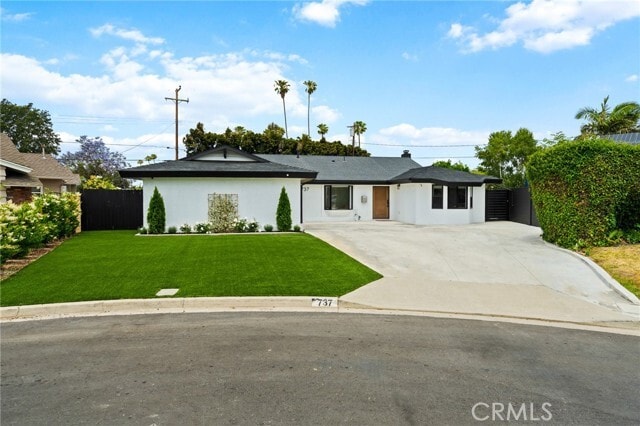 Primary Photo - 737 Paseo Pl