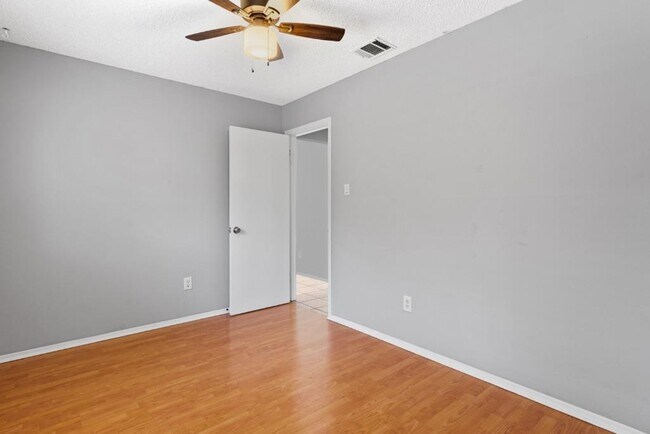Building Photo - 12307 Emery Oaks Rd