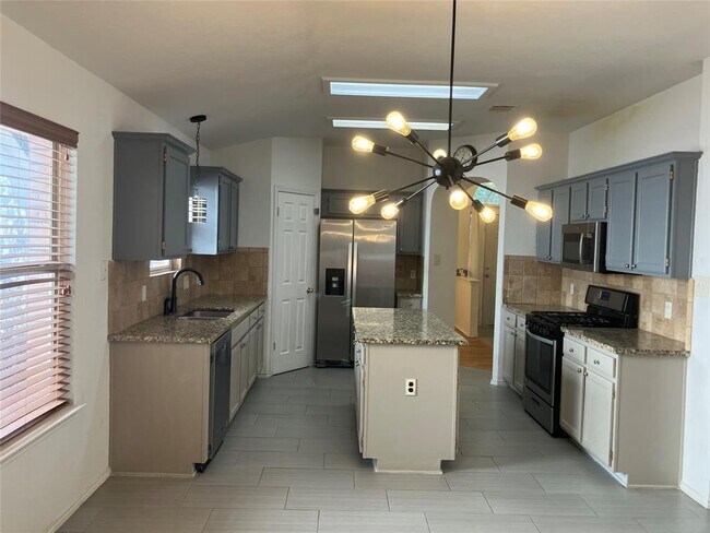 Building Photo - 1209 Wood Creek Dr