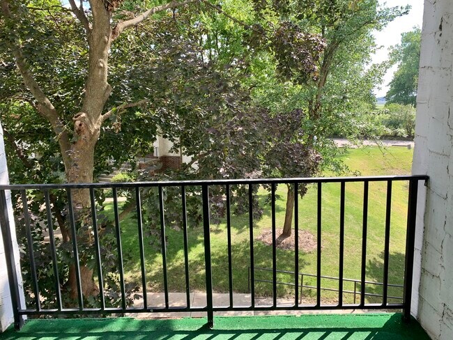 Building Photo - 450 Plum Creek Dr