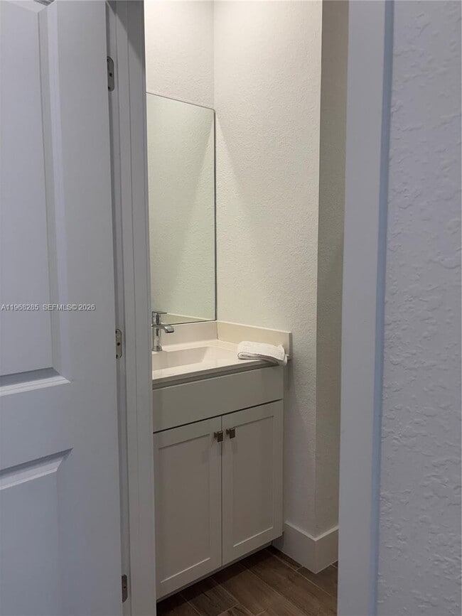 Building Photo - 146 SW 170th Ave