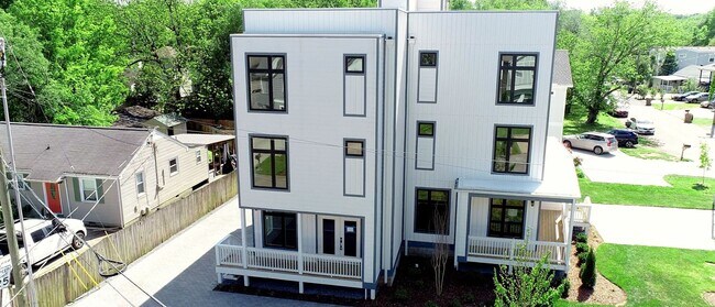 Building Photo - NEW BUILD with Rooftop!