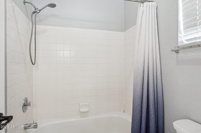 Building Photo - 758 S Lagoon Dr