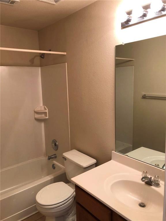 Building Photo - 4105 Meadow Bluff Way