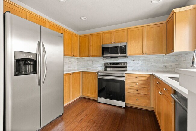 Building Photo - 9746 SW 34th Pl