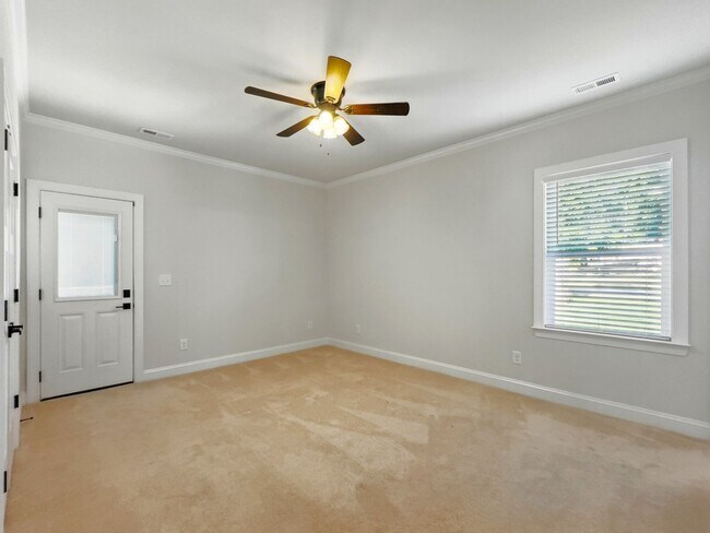 Building Photo - Mount Holly 3 Bedroom Ranch w/ Fenced in B...