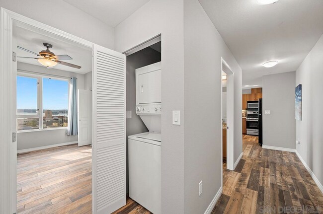 Building Photo - 300 W Beech St