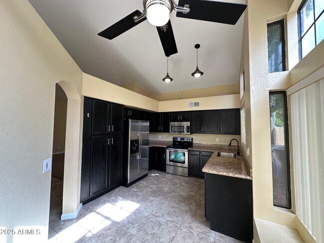 Building Photo - 8919 S Lori Ln
