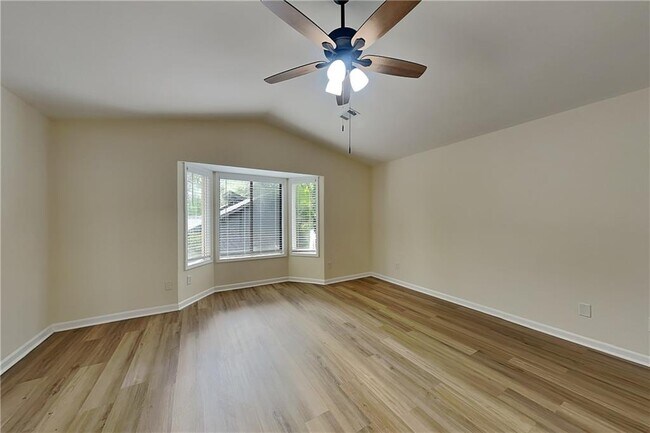 Building Photo - 1110 Lake Dr