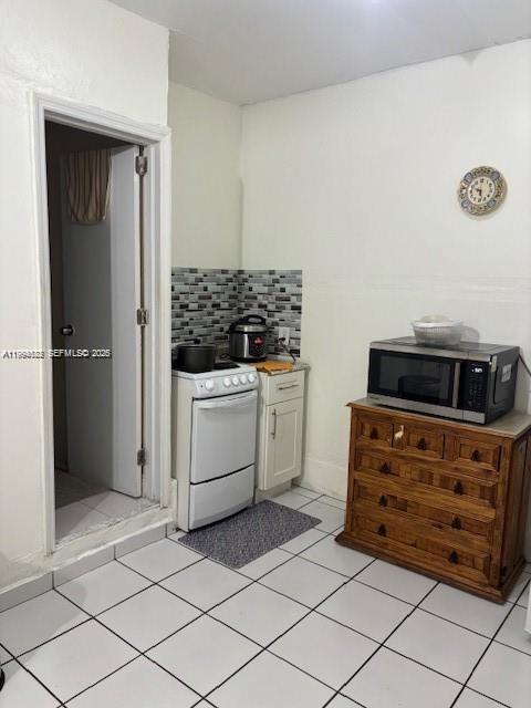 Building Photo - 5852 SW 147th Pl