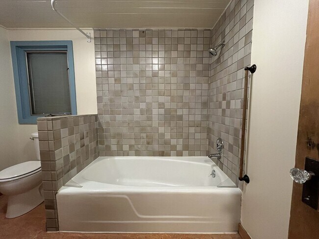 Building Photo - Vintage Urban Farmhouse 3 Bd 1 Bath home! Large bonus room & Balcony!  Surrounded by trees on lar...