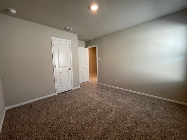 Building Photo - AVAILABLE NOW 4 BEDROOM 2 BATH NEW CONSTRU...