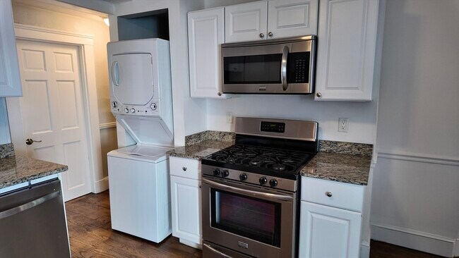 Building Photo - 294 Windsor St