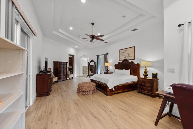 Building Photo - 14471 Paddock Dr