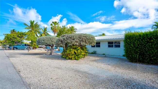 Building Photo - 150 Azalea St