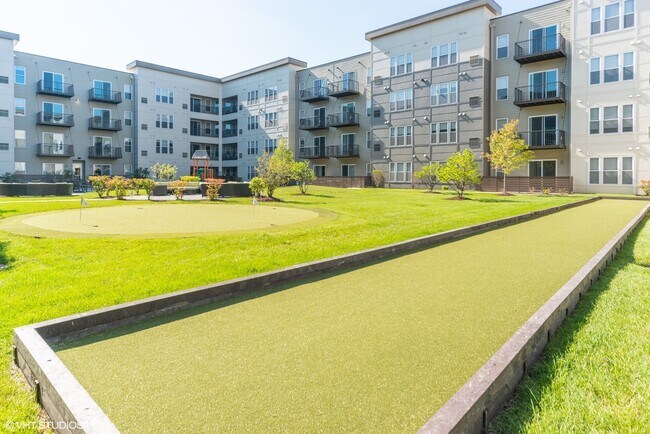 Building Photo - 18w070 Royce Blvd