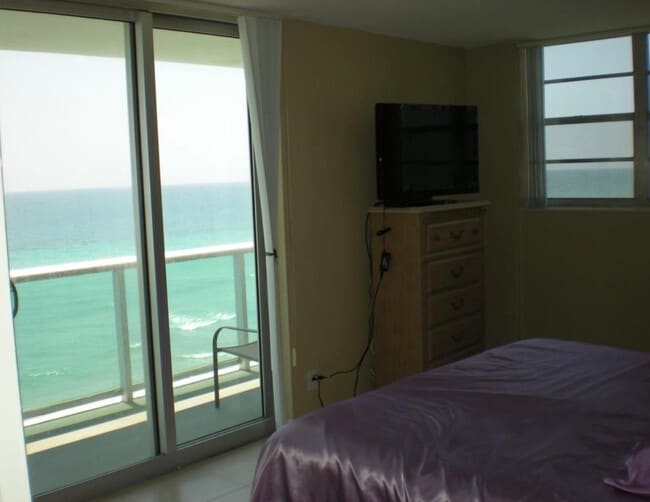 Building Photo - 3901 S Ocean Dr