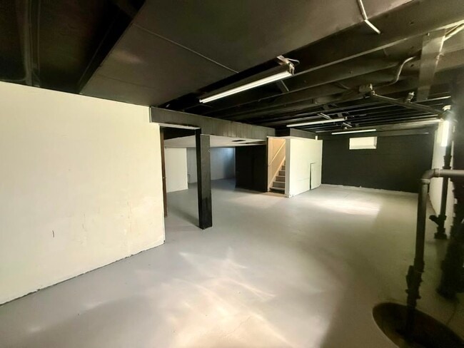 Building Photo - 700 Trebisky Rd