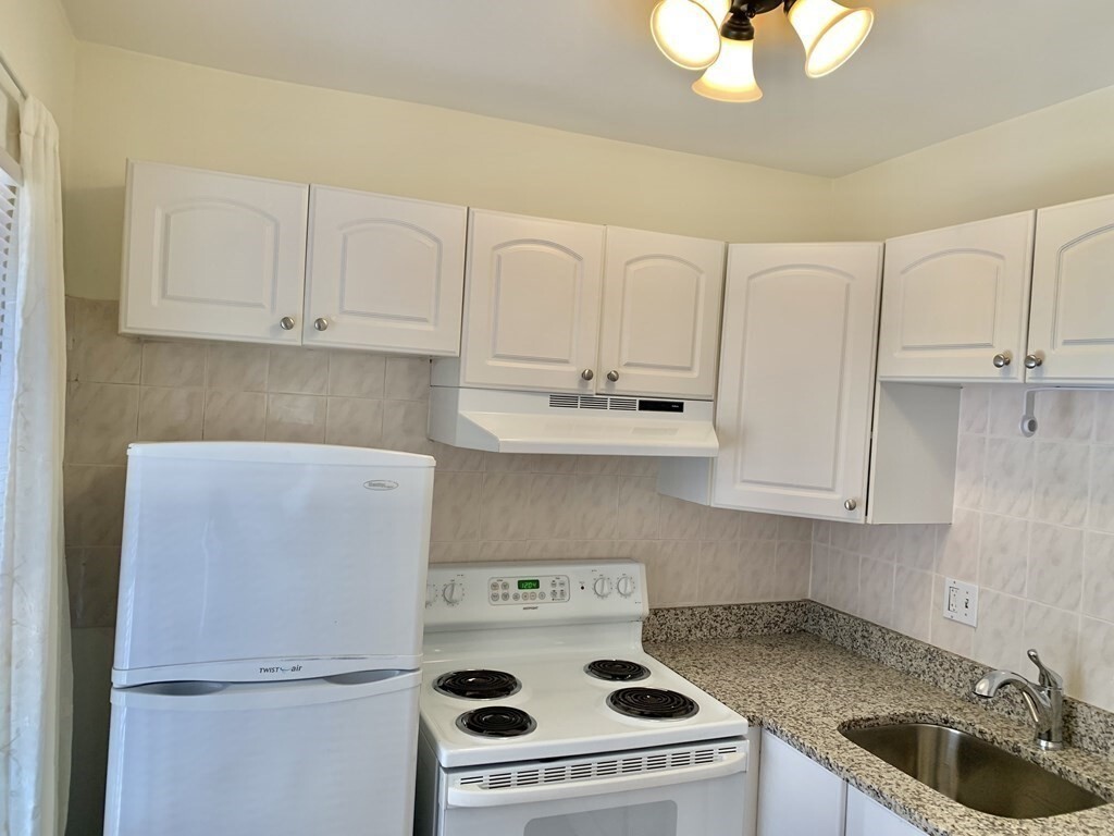 Building Photo - 10 Appian Way