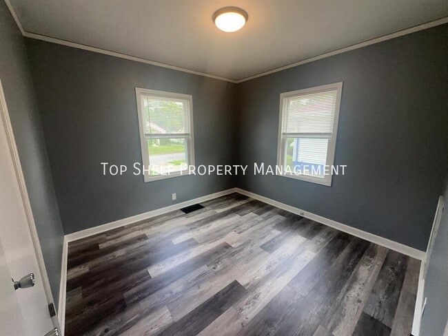 Building Photo - 1506 Hutton St