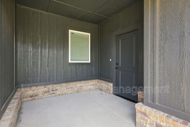 Building Photo - 8012 NW 110th Dr