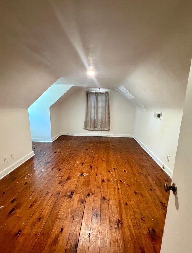 Building Photo - 5 Bed 2 Bath Home for Rent in Chesapeake!
