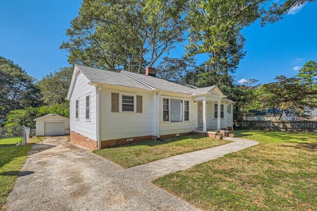 Building Photo - 3043 Cloverhurst Dr