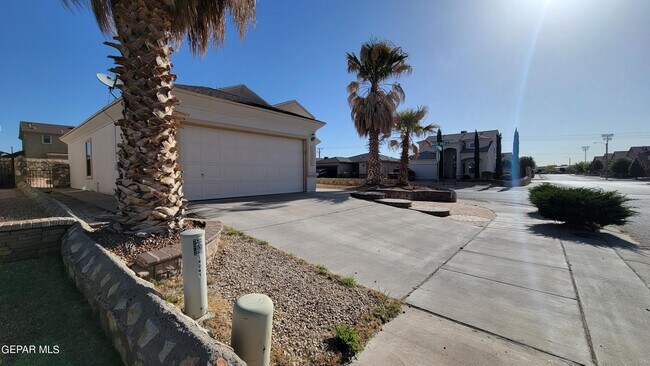 Building Photo - 14281 Gil Reyes Dr