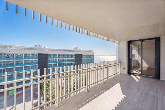 Building Photo - 3 Grove Isle Dr