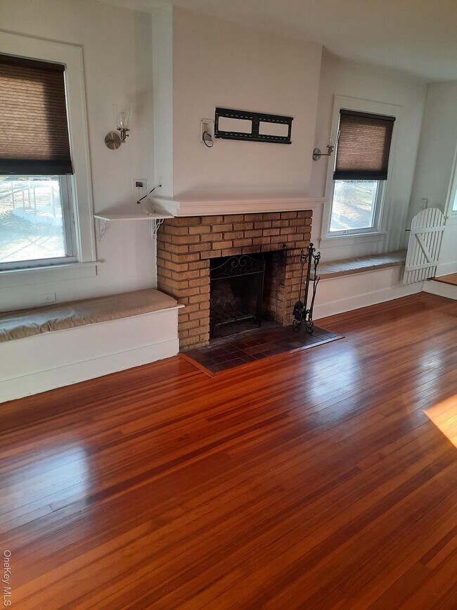 Building Photo - 23 Valley Ave