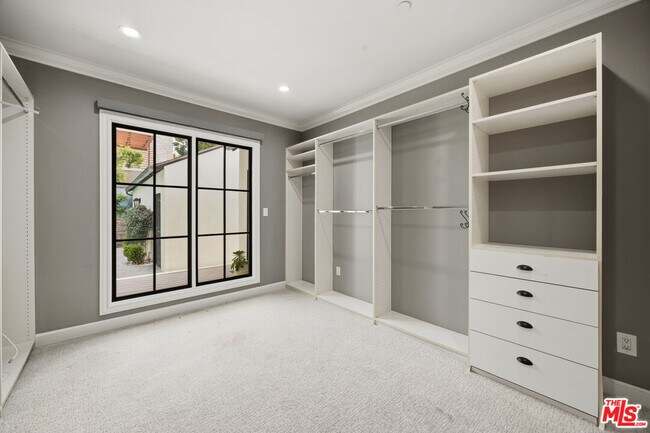 Building Photo - 4316 N Clybourn Ave