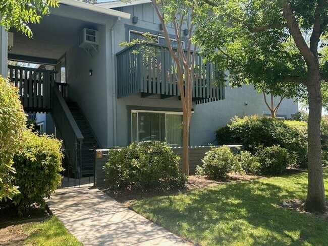 Building Photo - 2 bed 2 bath Santa Clara Condo Near Kaiser now available