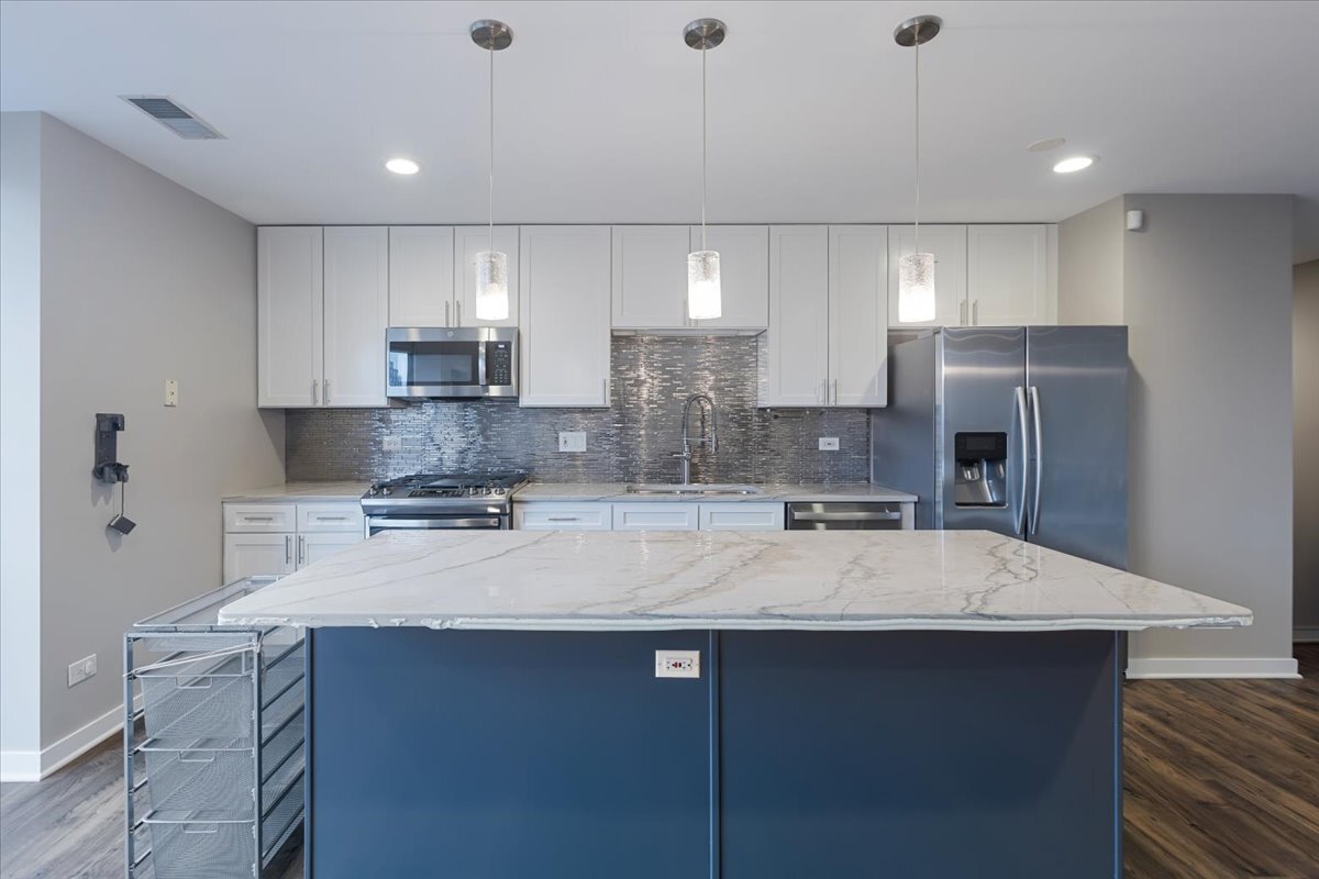 Building Photo - 222 S Racine Ave