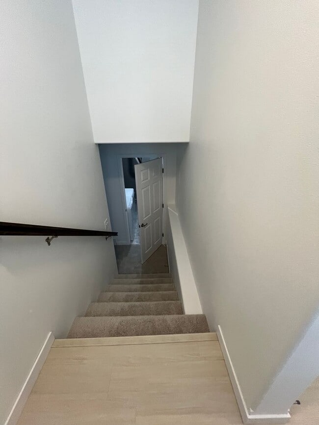 Building Photo - 3 Bed 3 Bath Townhome