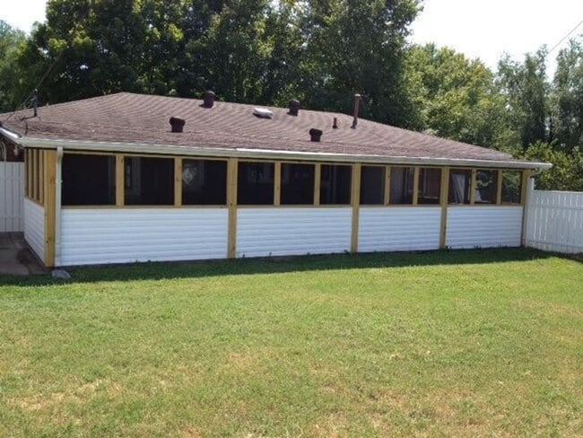 Building Photo - 106 Rebecca Ln