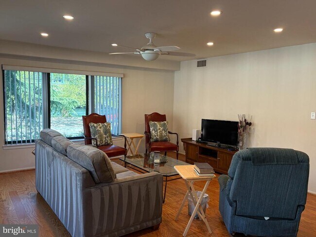 Building Photo - 1600 Prince St