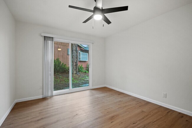 Building Photo - 441-443 Pheasant Ln