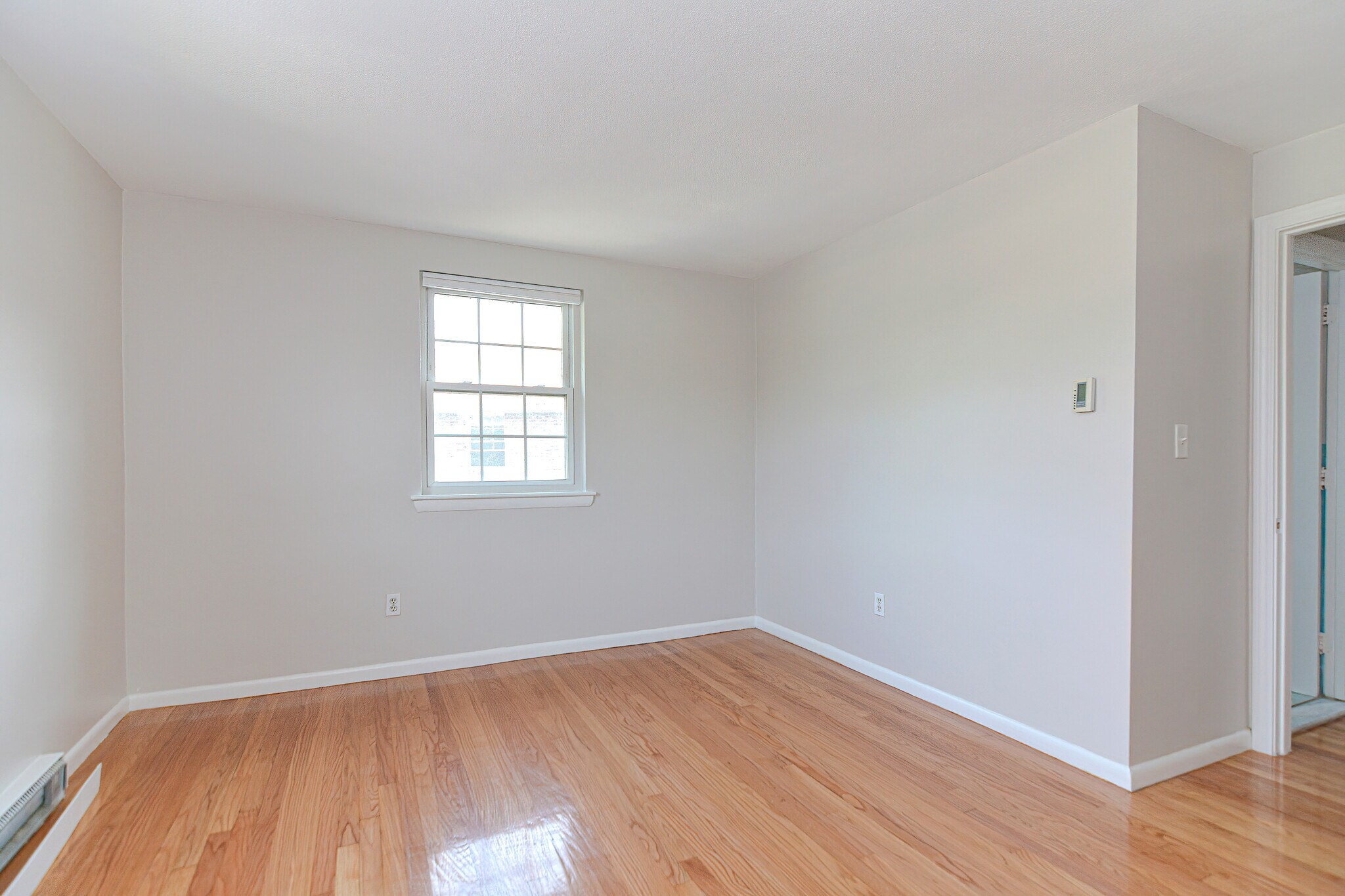 Building Photo - 4 Colonial Village Dr