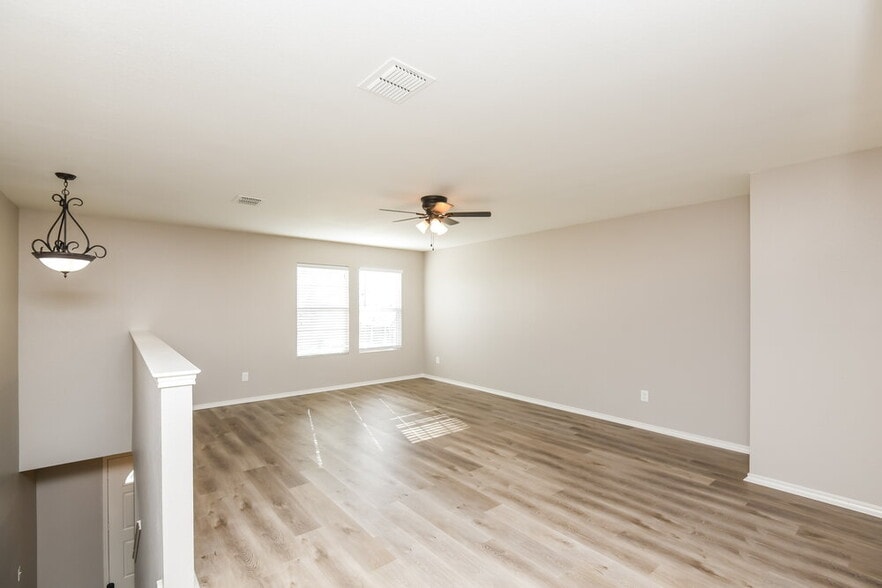 Building Photo - 1813 Kittredge Way