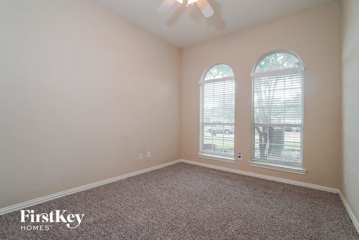 Building Photo - 6403 Alicia Way Dr