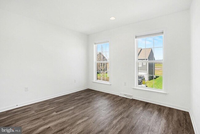 Building Photo - 205 Hoke Farm Way