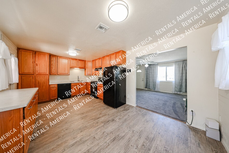 Building Photo - 7901 E Kimsey Ln