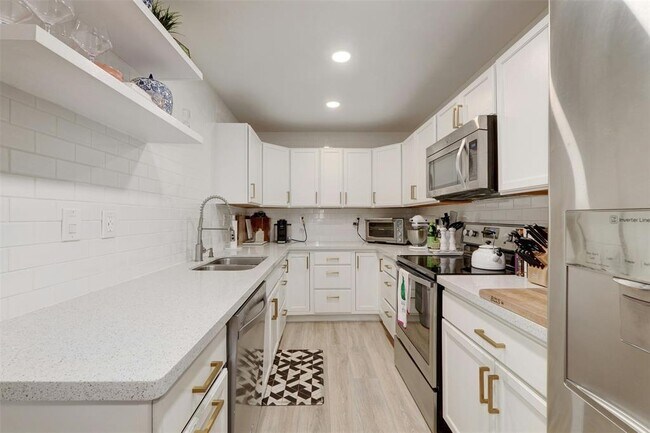 Building Photo - 4159 Steck Ave